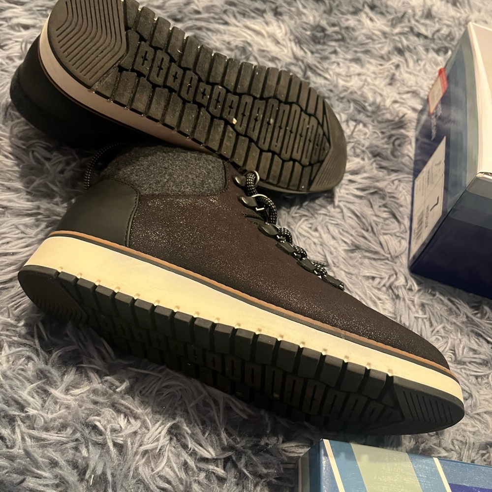 Shoes - Picture 4 of 5